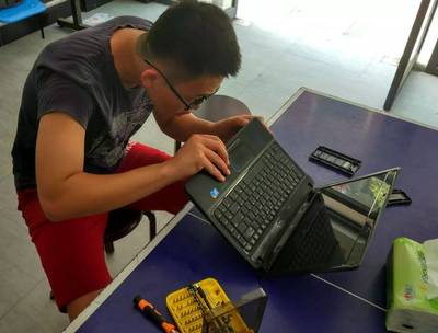 網(wǎng)絡(luò)安全進(jìn)社區(qū)，志愿服務(wù)暖人心——記浙商大白帽子聯(lián)盟服務(wù)山水苑社區(qū)計(jì)算機(jī)網(wǎng)絡(luò)信息咨詢活動